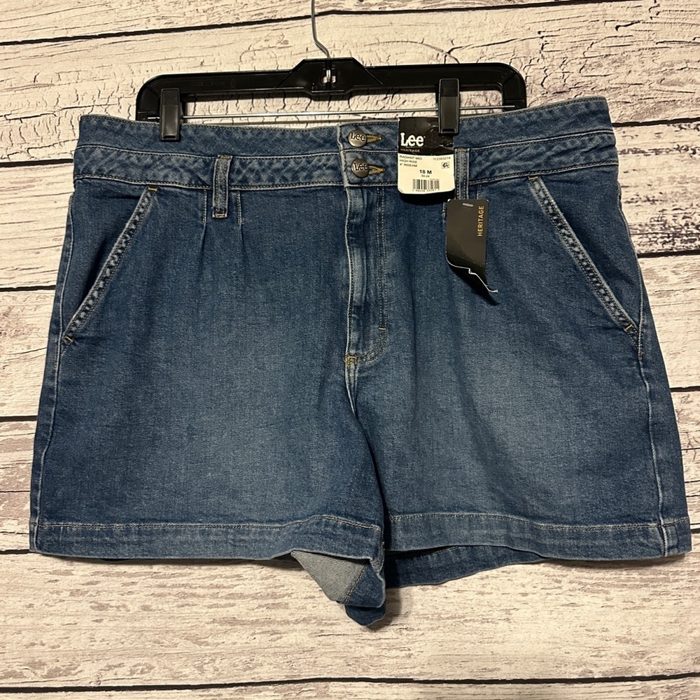 NWT Lee Heritage Radiant Mid High Rise Denim Shorts Size 18 Medium Wash